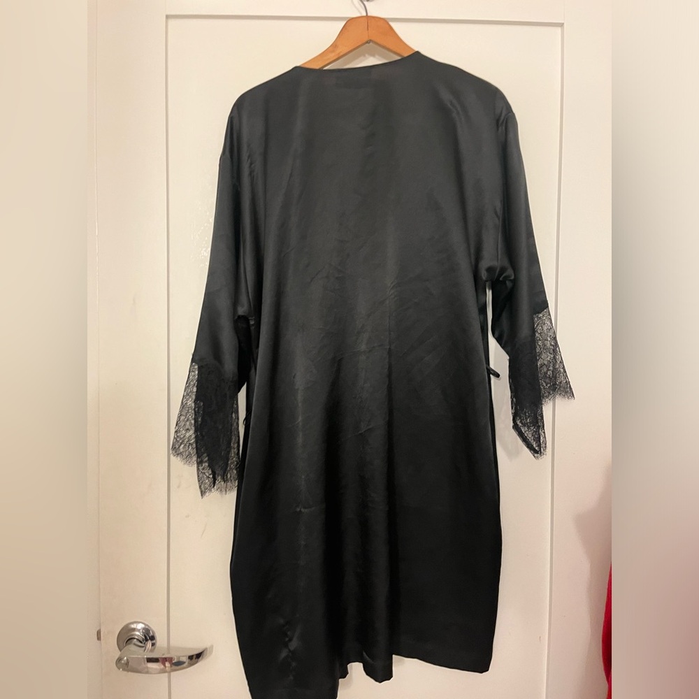 Black Valentino Robe - Picture 4 of 4